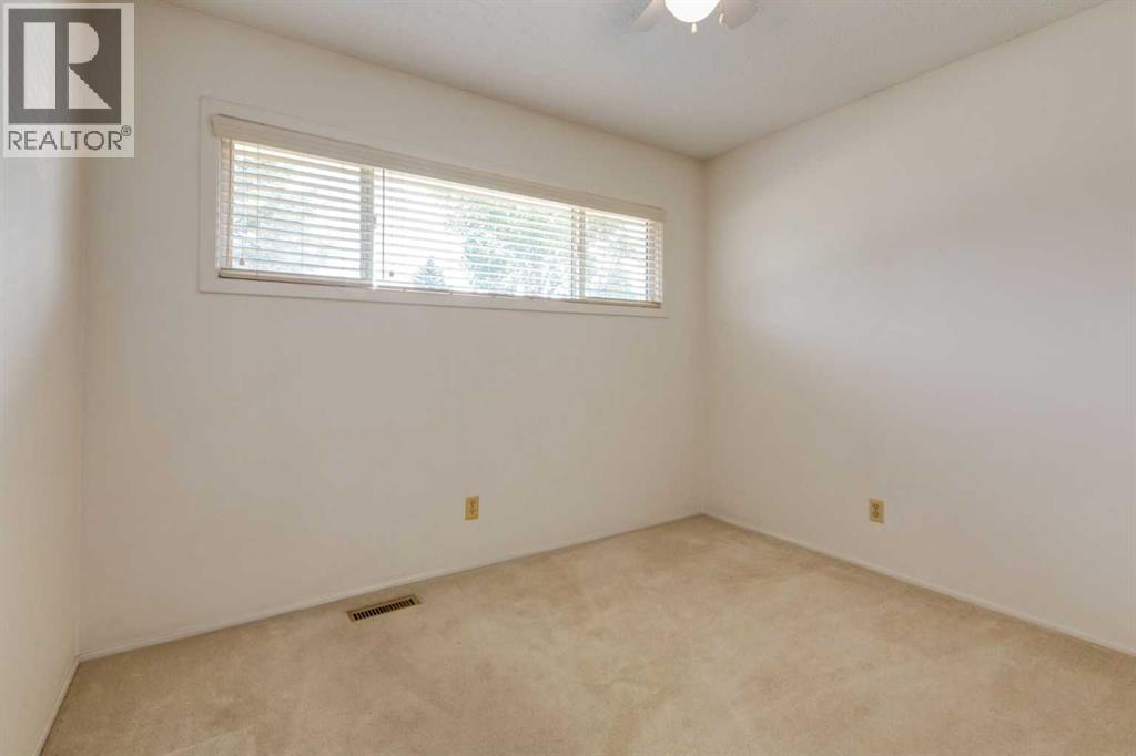 228 Maple Court Crescent SE - 20