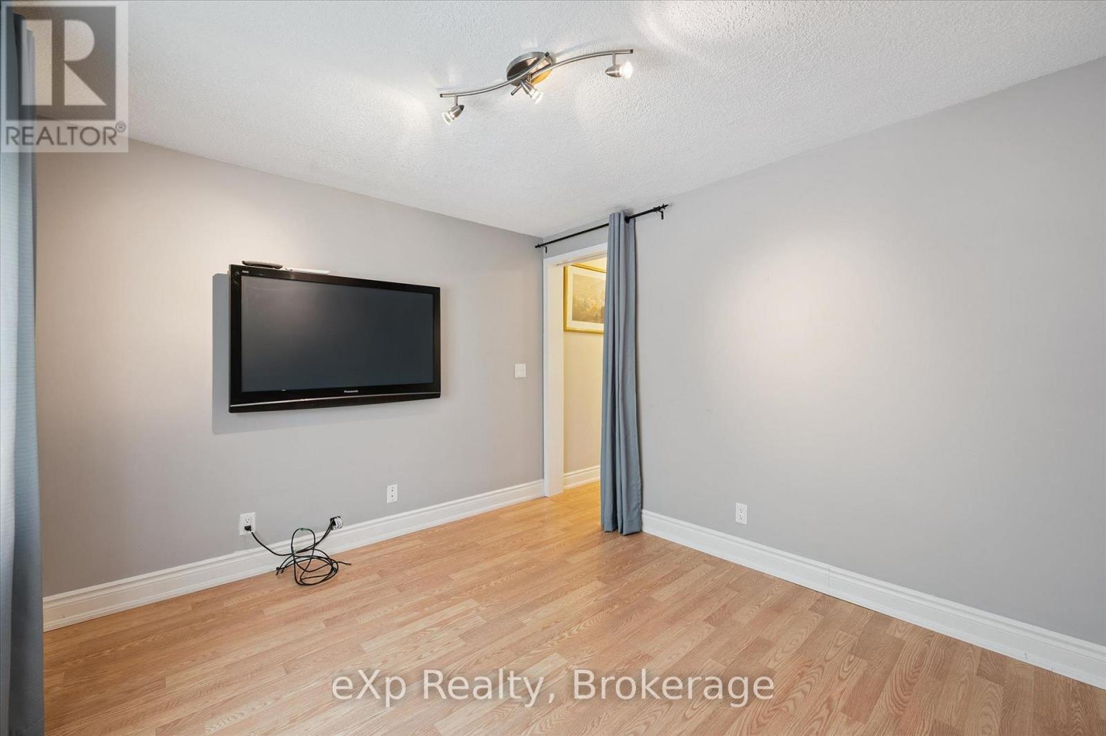 18 JASPER HEIGHTS PRIVATE - 20