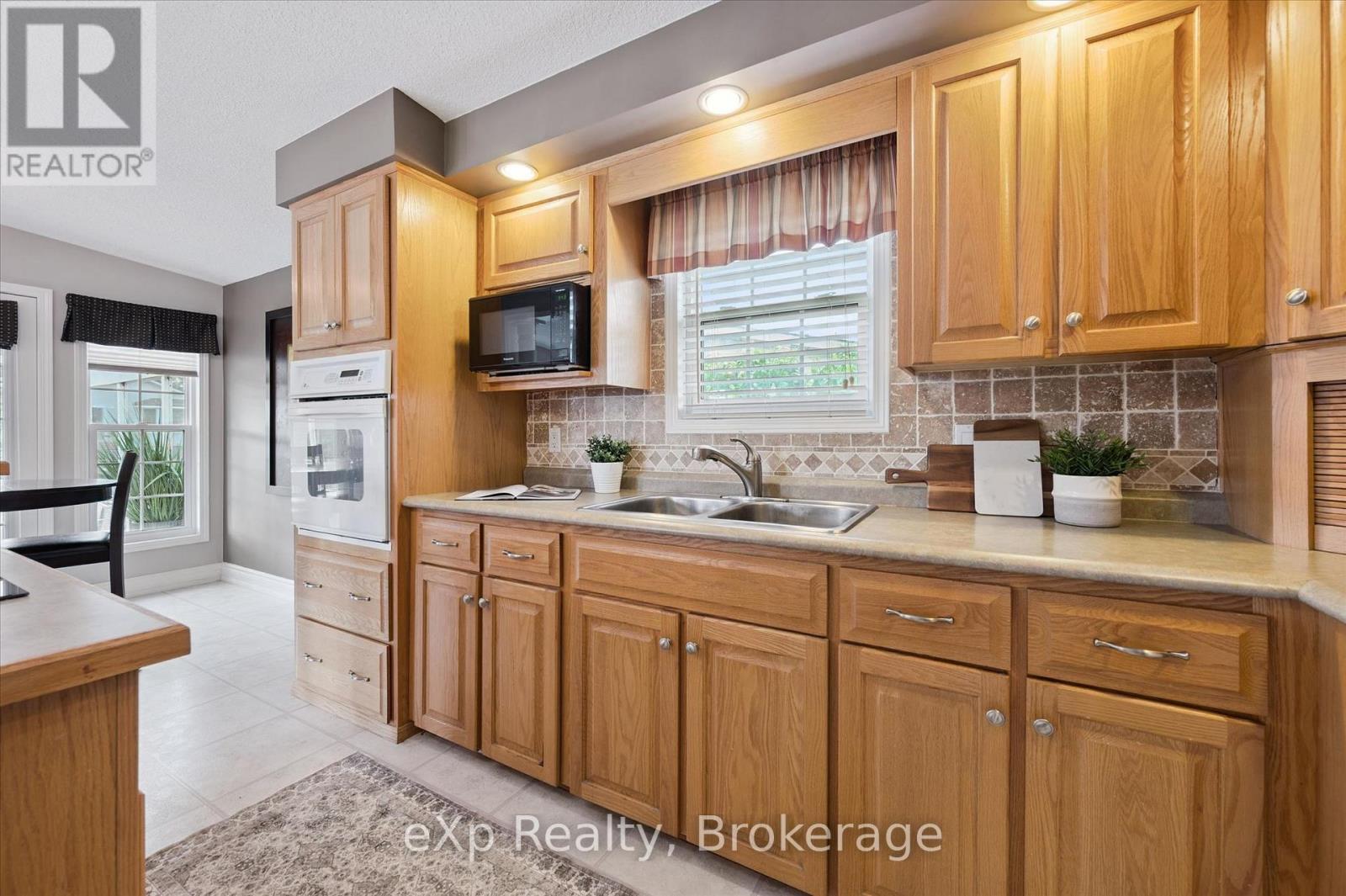 18 JASPER HEIGHTS PRIVATE - 15