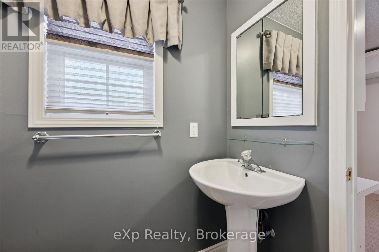 18 JASPER HEIGHTS PRIVATE - 23