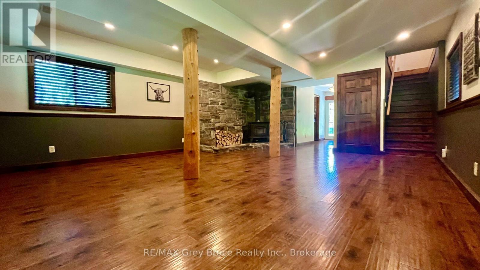 1535 15 SIDE ROAD - 28