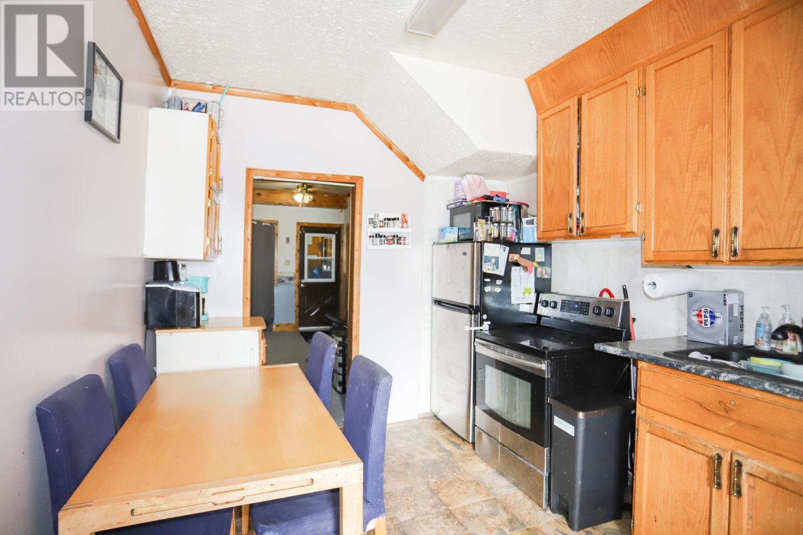8 Dufferin ST - 10