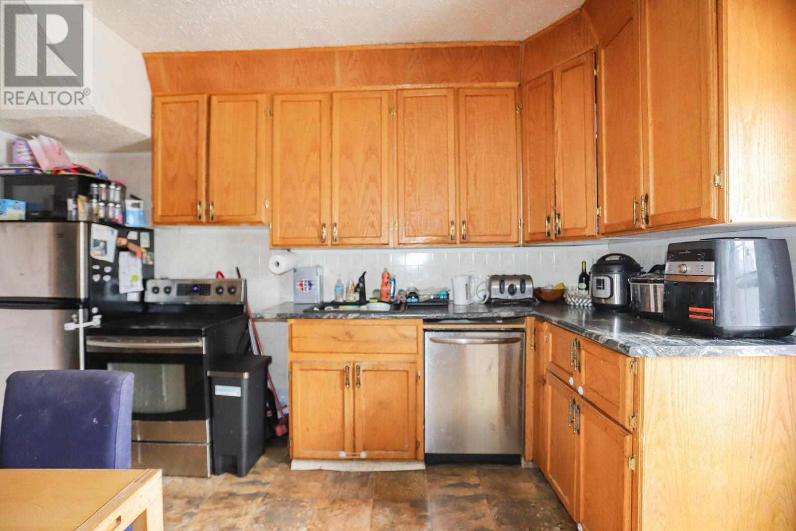8 Dufferin ST - 11