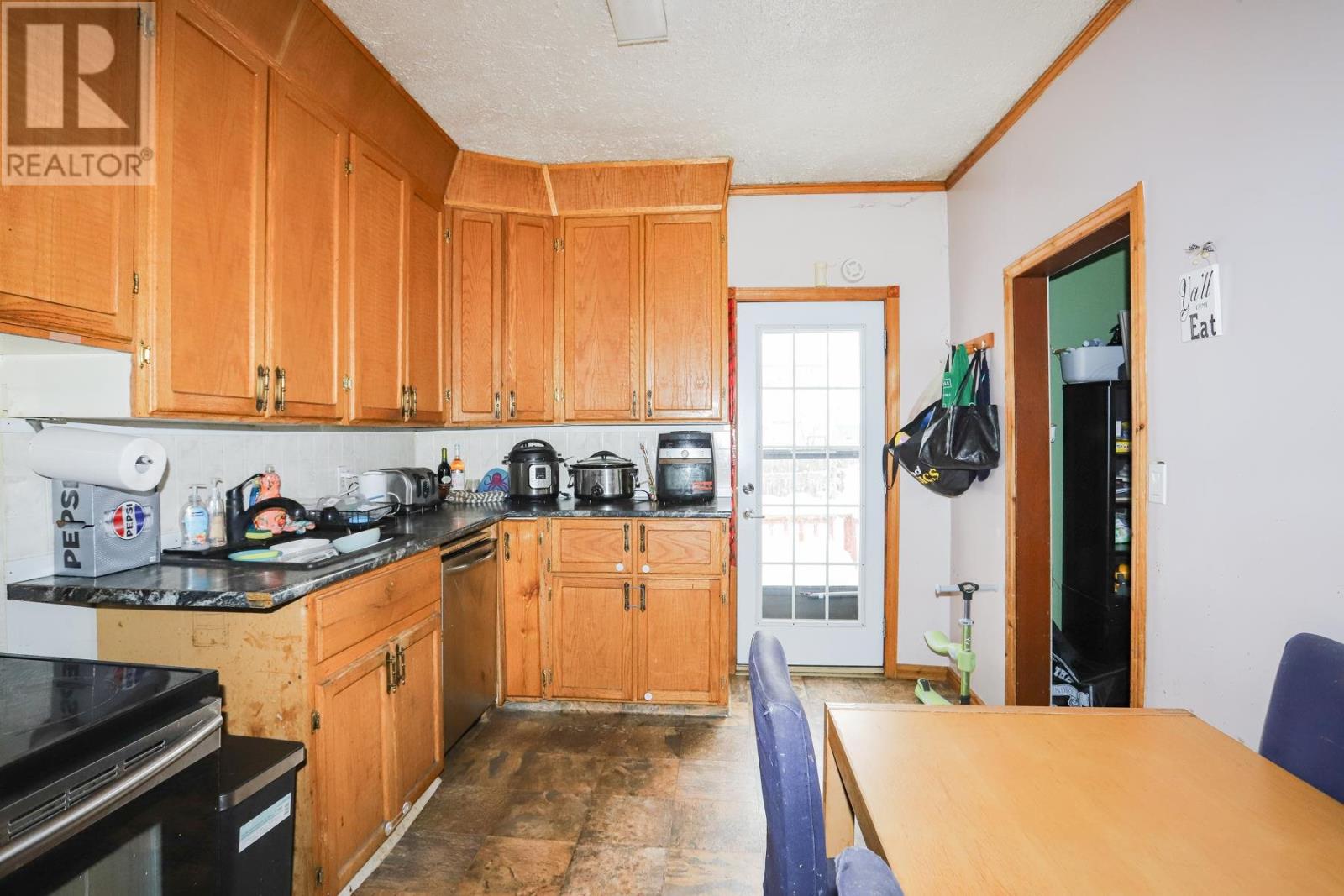 8 Dufferin ST - 9