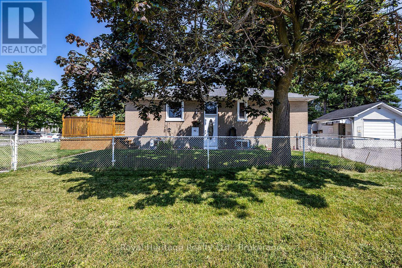 42 THORNCROFT CRESCENT - 1