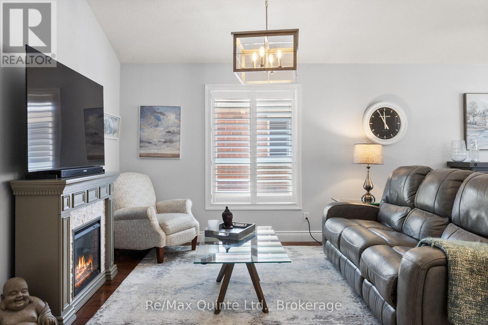 15 SPRUCE GARDENS - 14