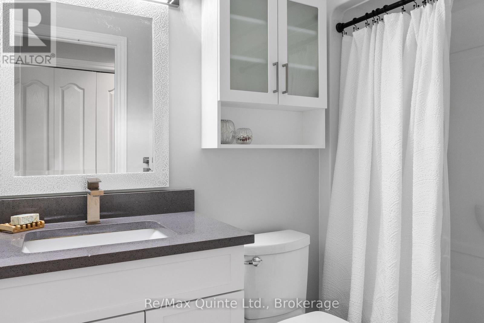 15 SPRUCE GARDENS - 26