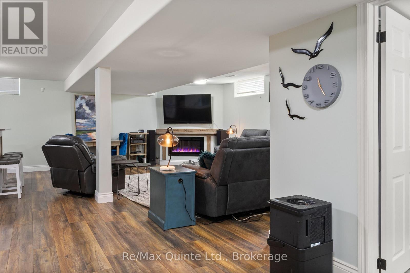 15 SPRUCE GARDENS - 32