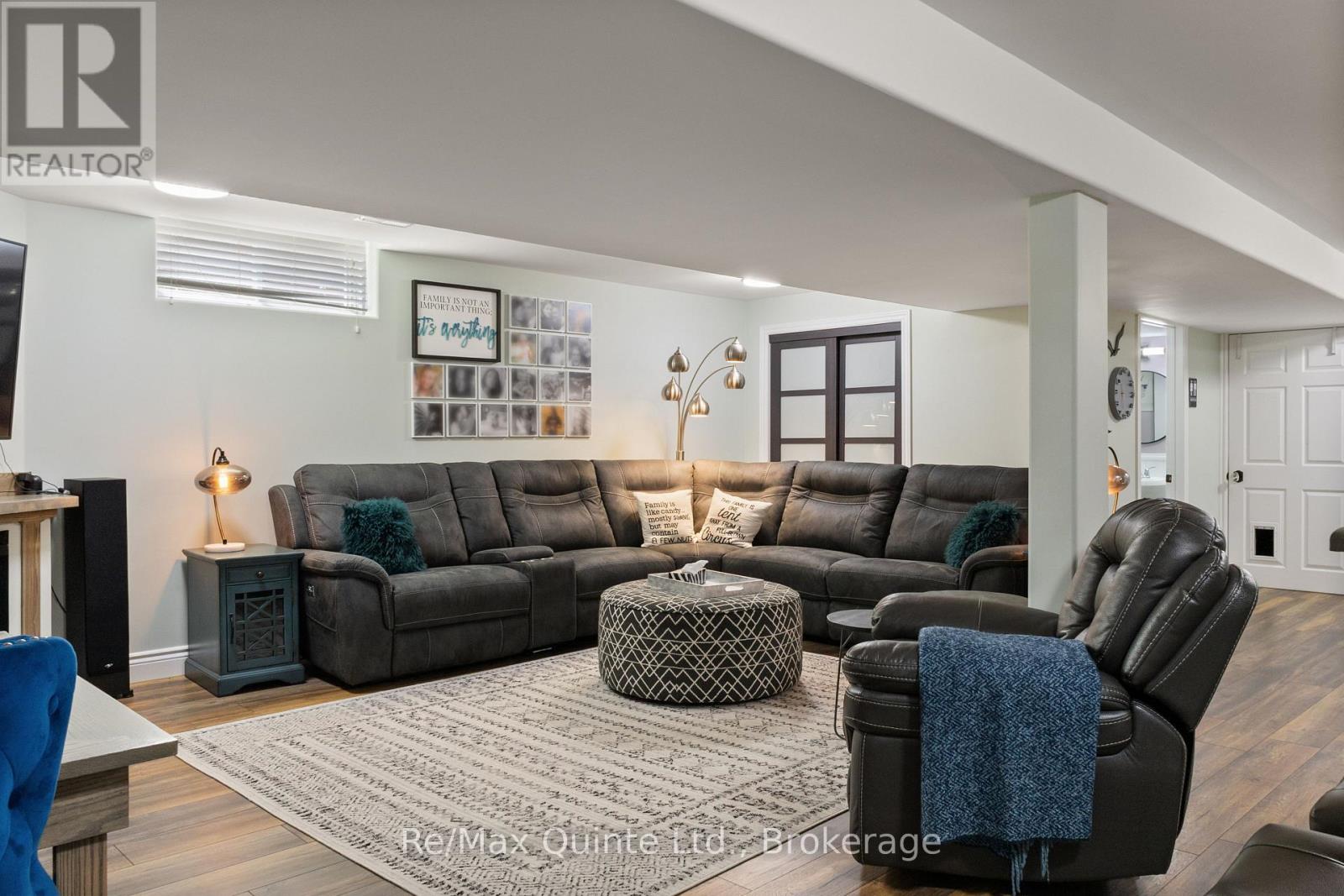 15 SPRUCE GARDENS - 34