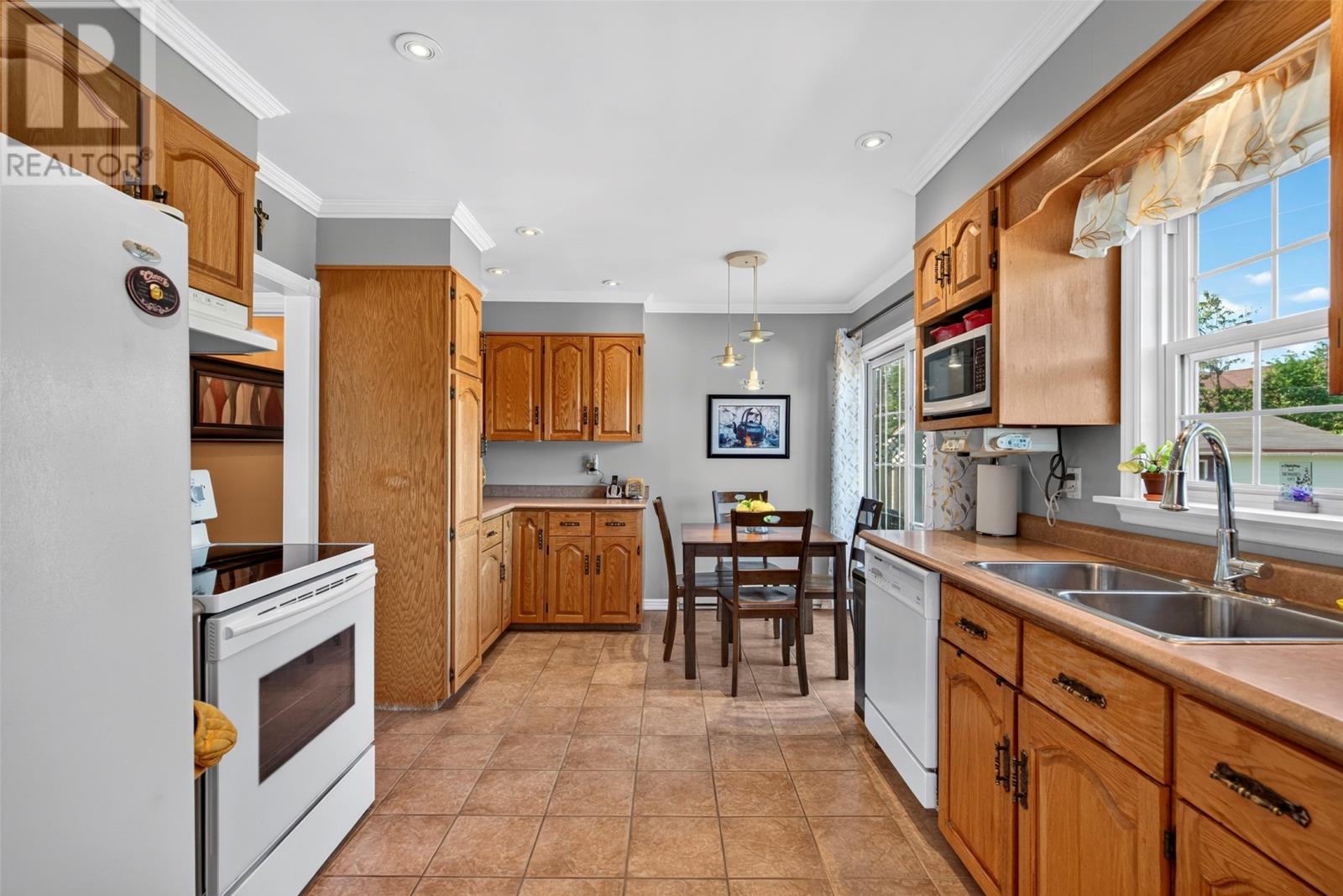 7 Leslie Street - 28