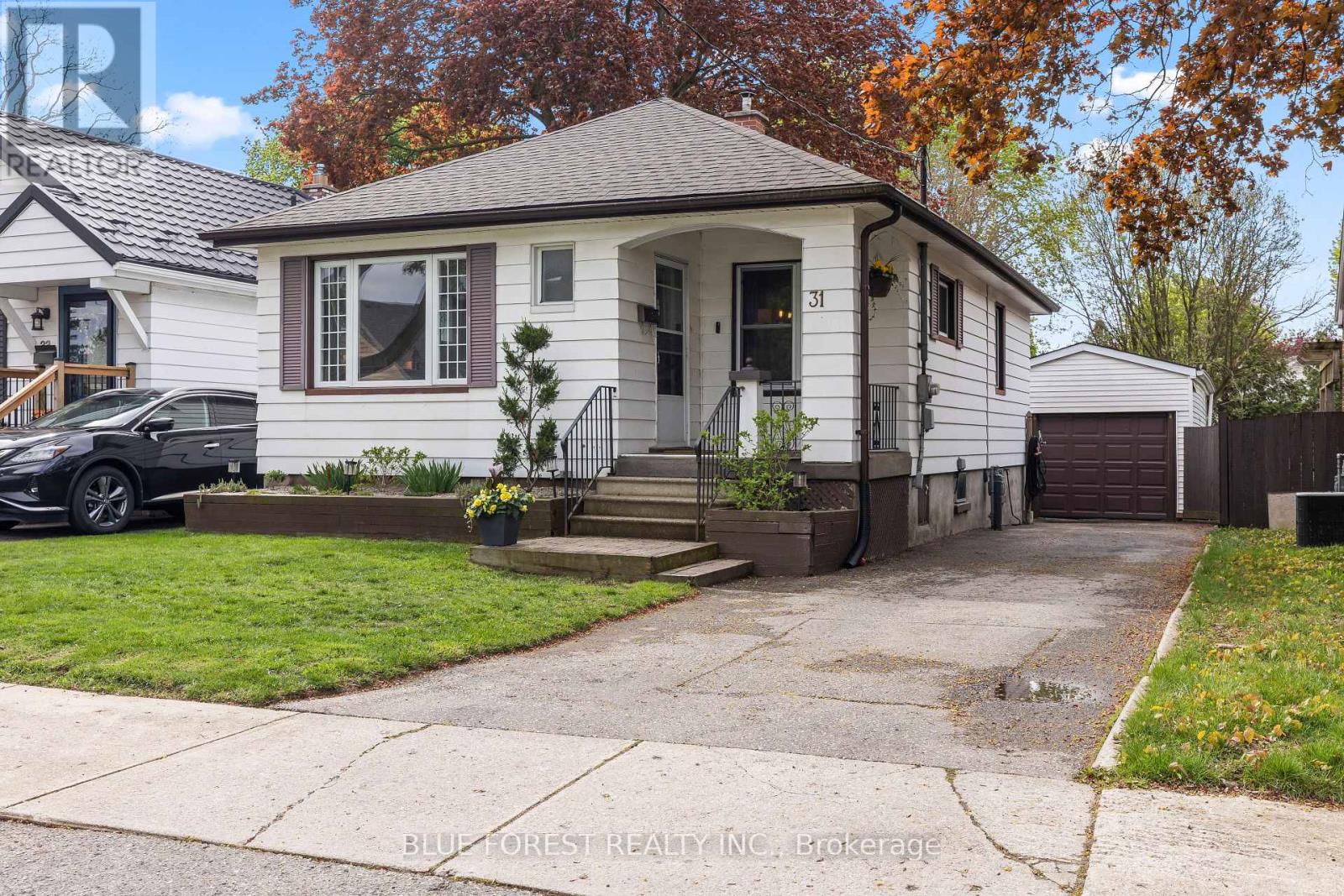 31 EASTMAN AVENUE - 1