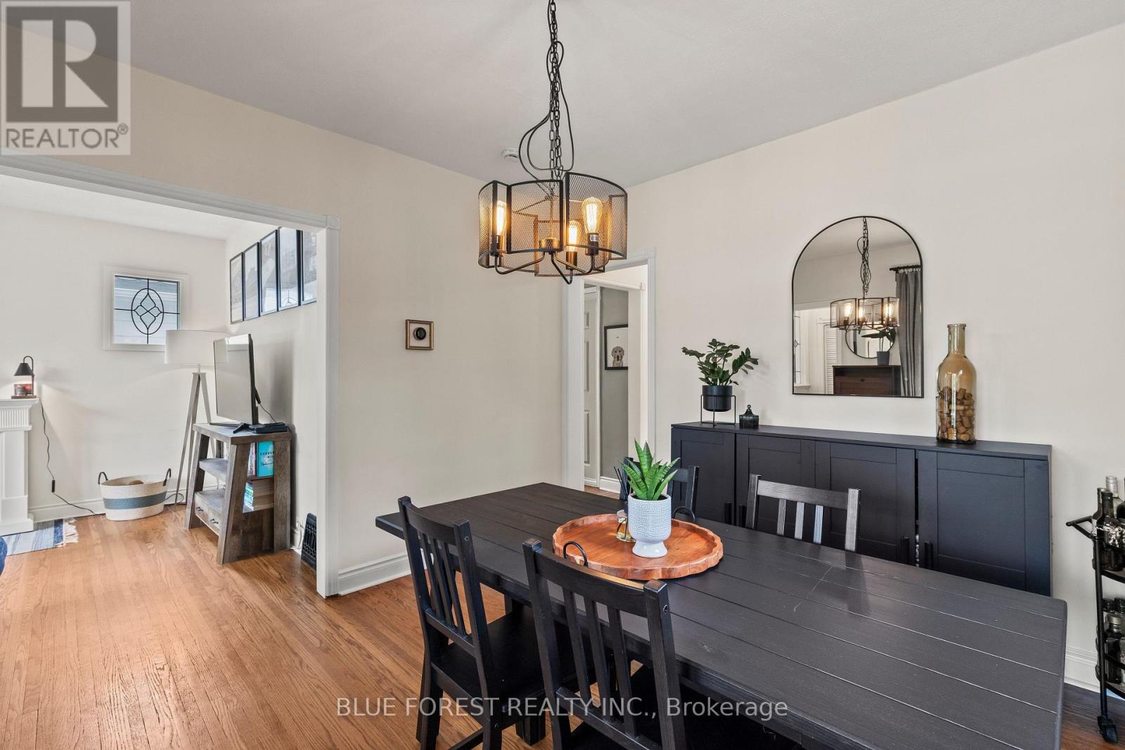 31 EASTMAN AVENUE - 10