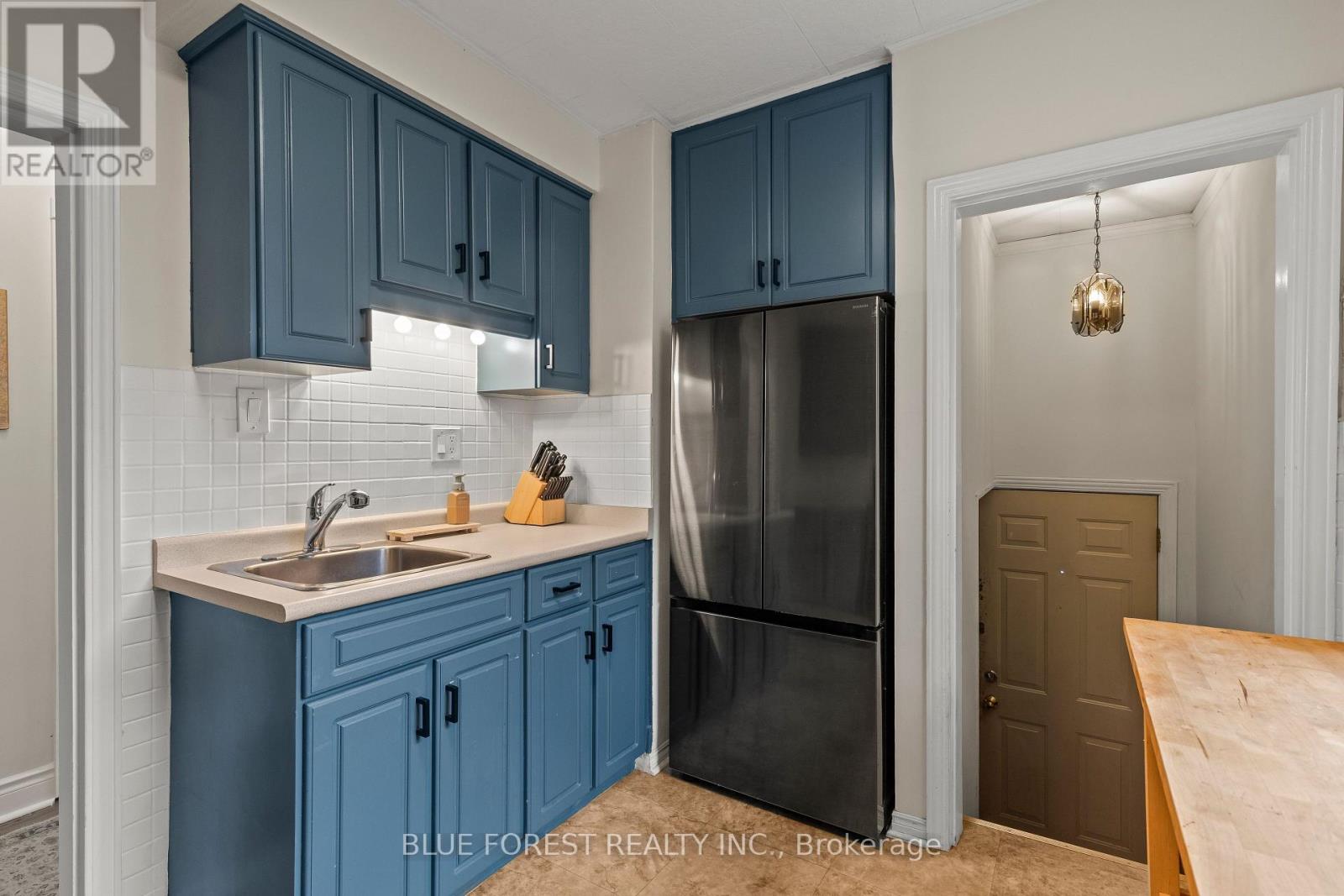 31 EASTMAN AVENUE - 13