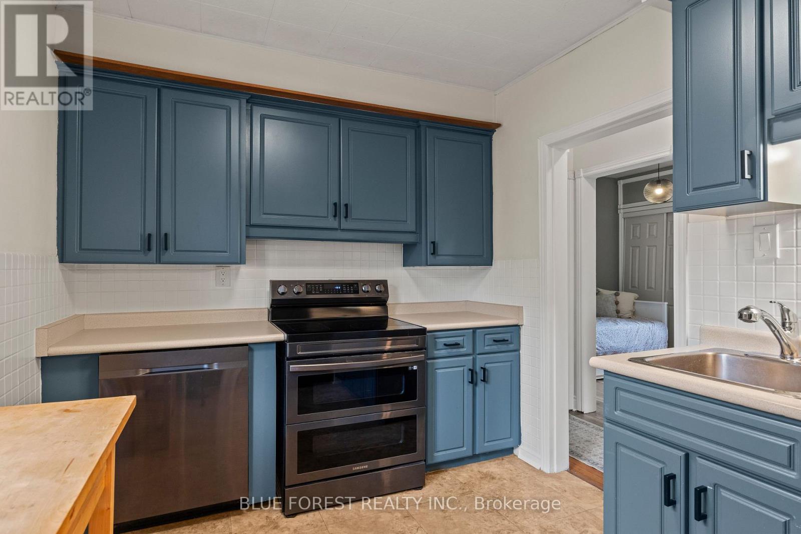 31 EASTMAN AVENUE - 14