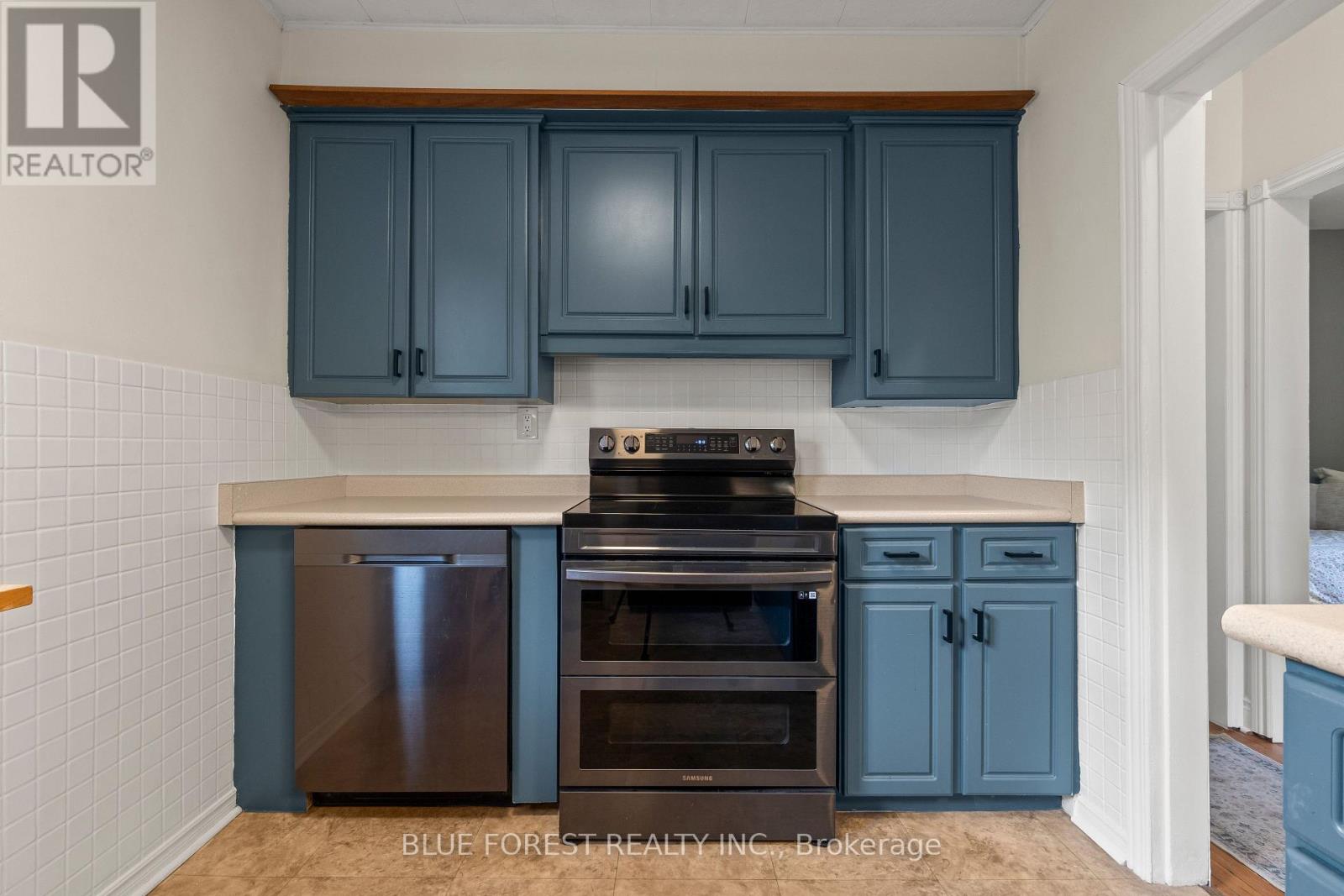 31 EASTMAN AVENUE - 15