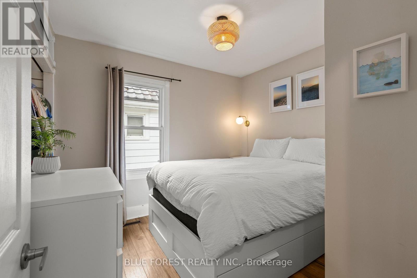 31 EASTMAN AVENUE - 16