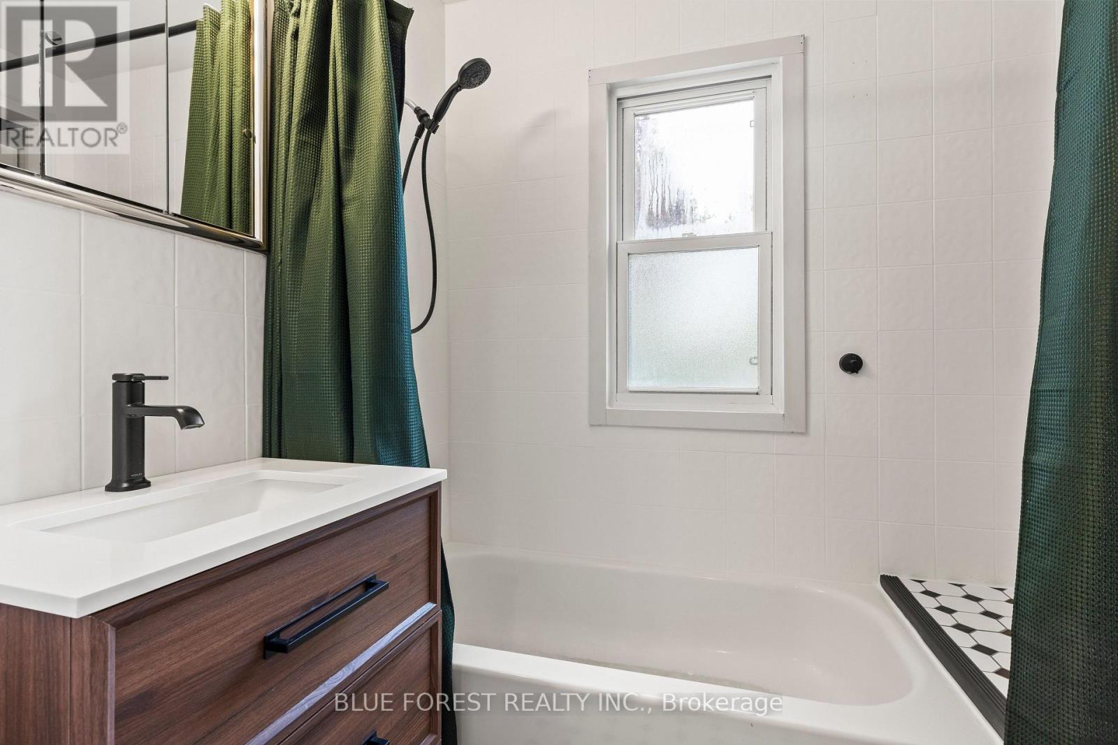 31 EASTMAN AVENUE - 19