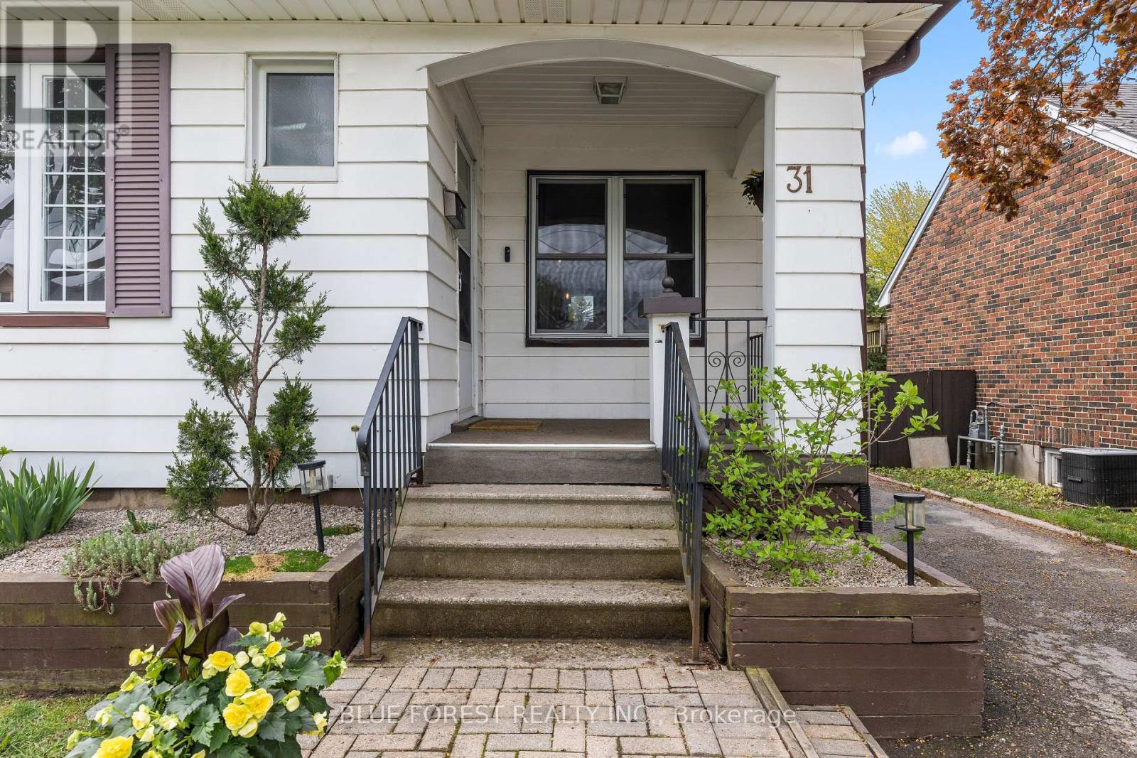 31 EASTMAN AVENUE - 2