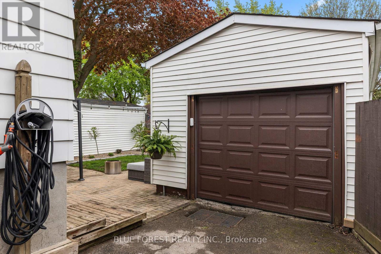 31 EASTMAN AVENUE - 28