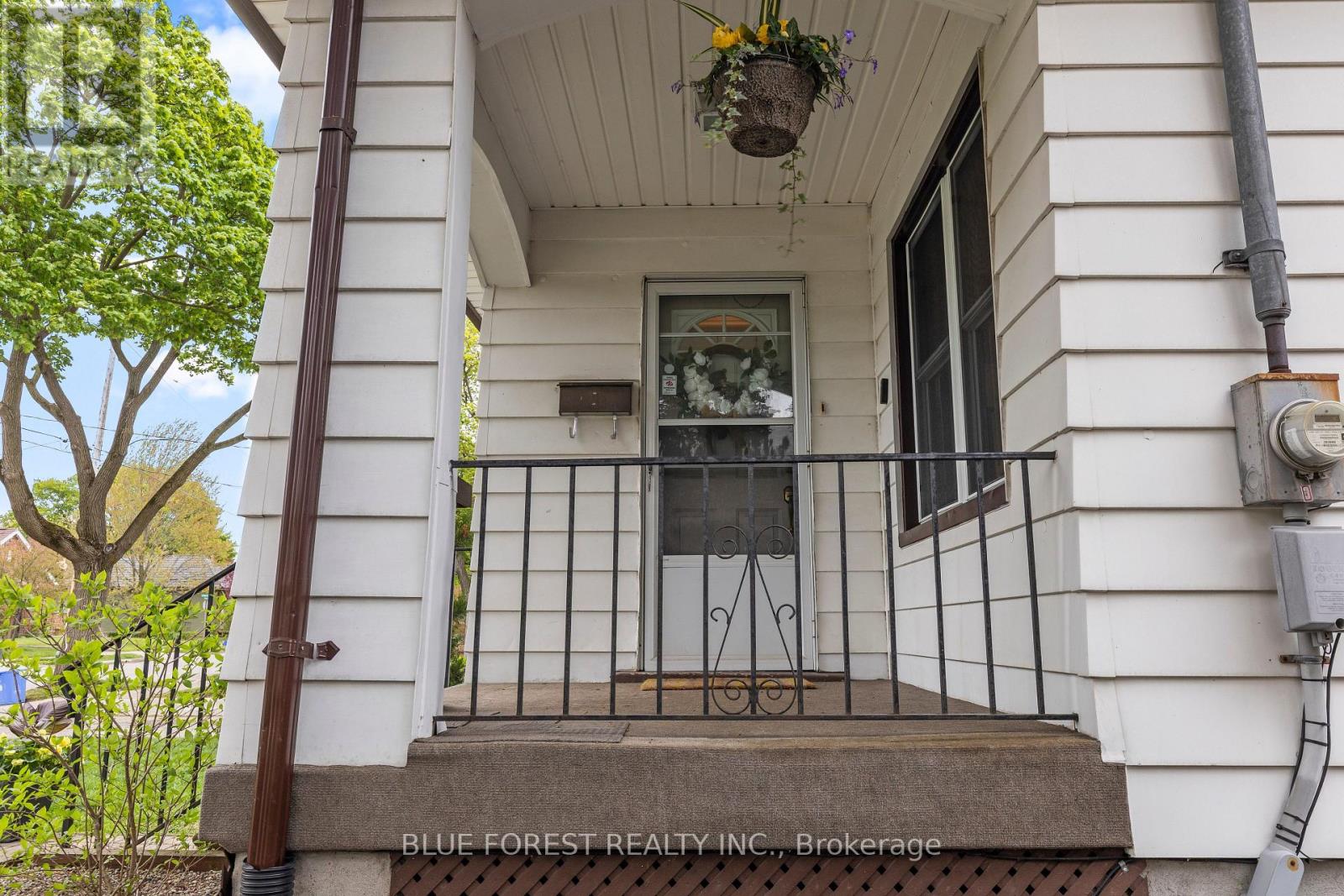 31 EASTMAN AVENUE - 3