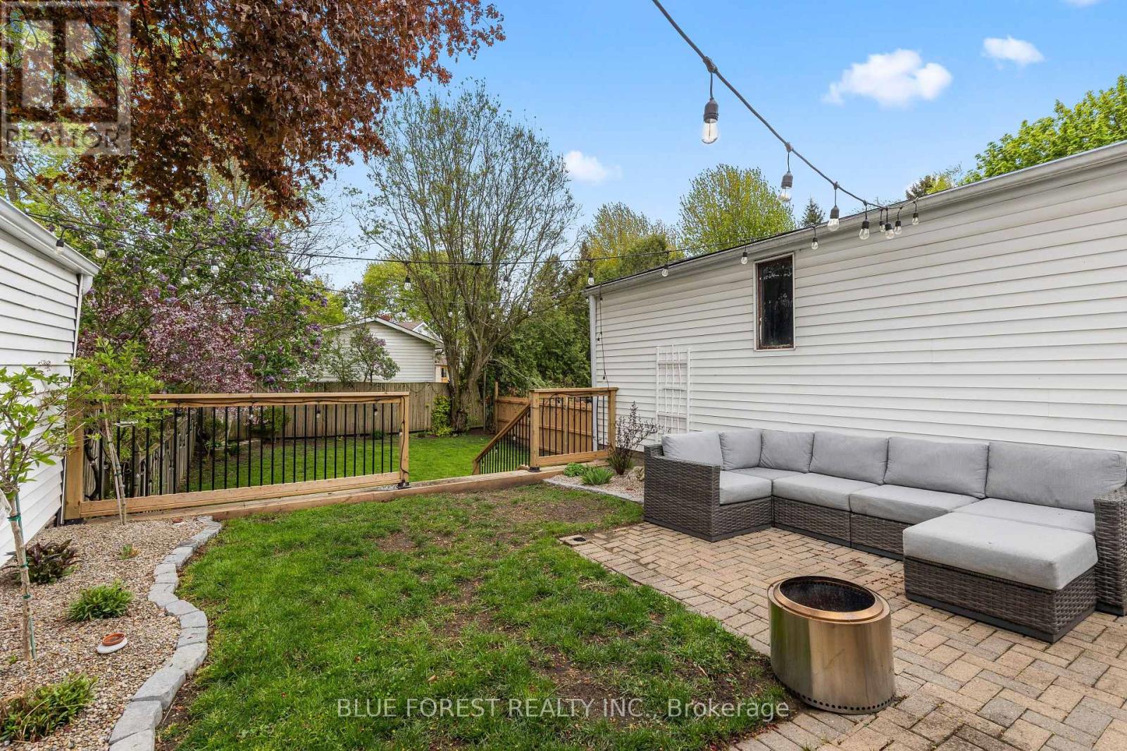 31 EASTMAN AVENUE - 30