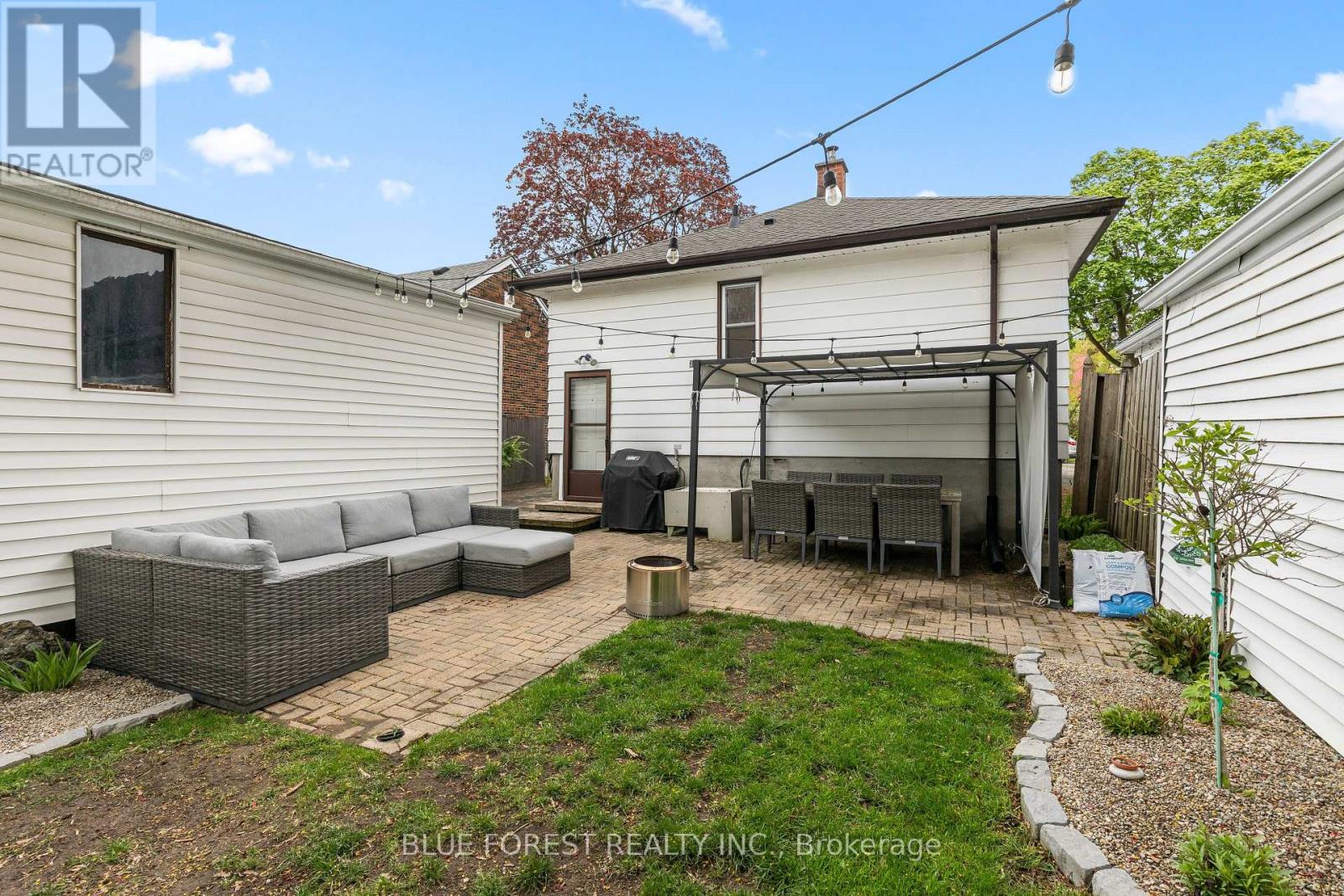 31 EASTMAN AVENUE - 32