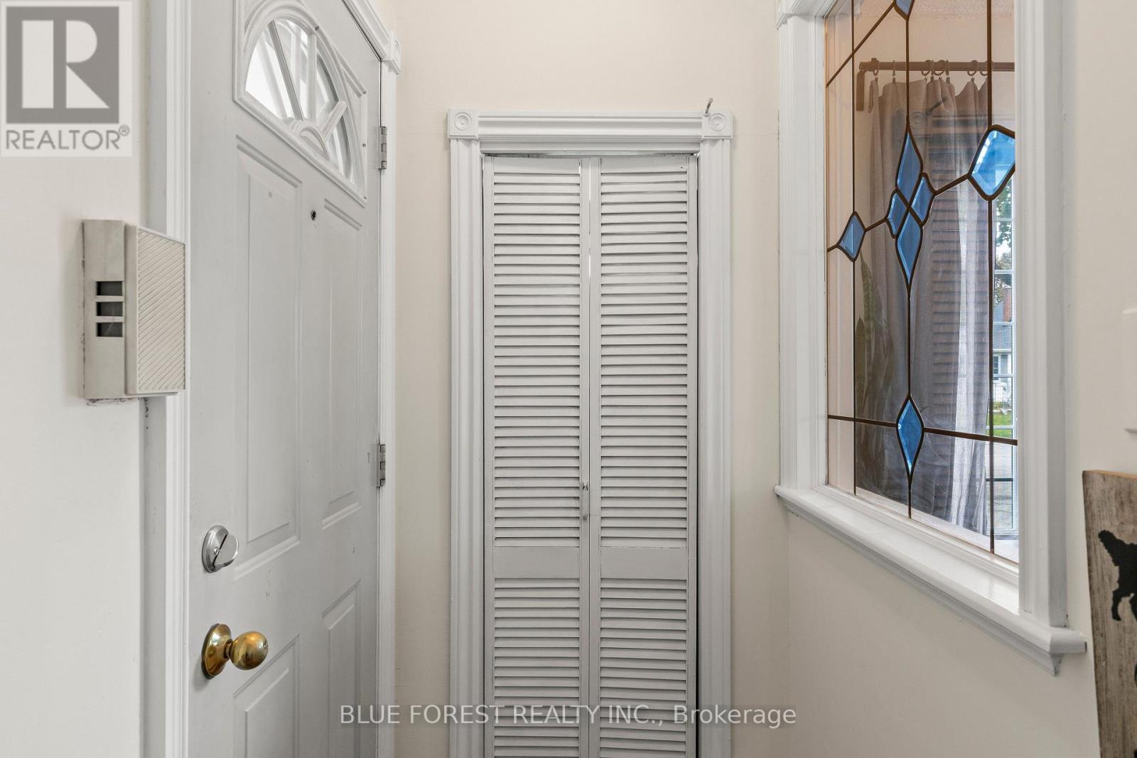 31 EASTMAN AVENUE - 4