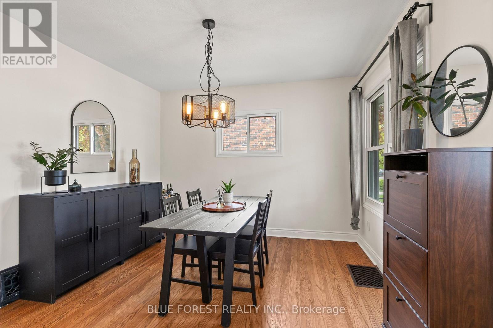 31 EASTMAN AVENUE - 8