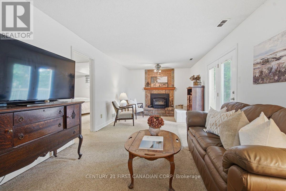 46 SKI VALLEY CRESCENT - 12