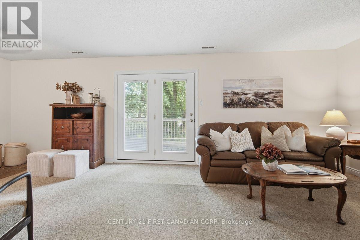 46 SKI VALLEY CRESCENT - 13