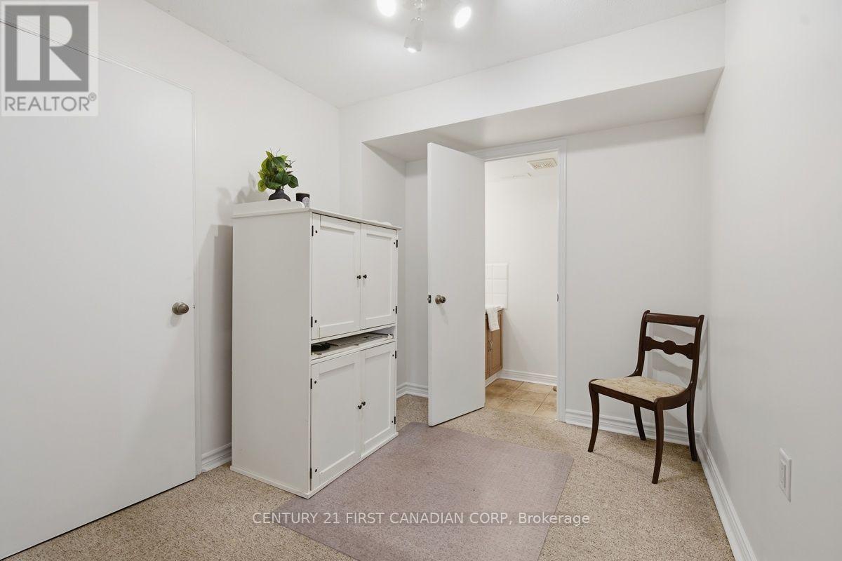 46 SKI VALLEY CRESCENT - 17