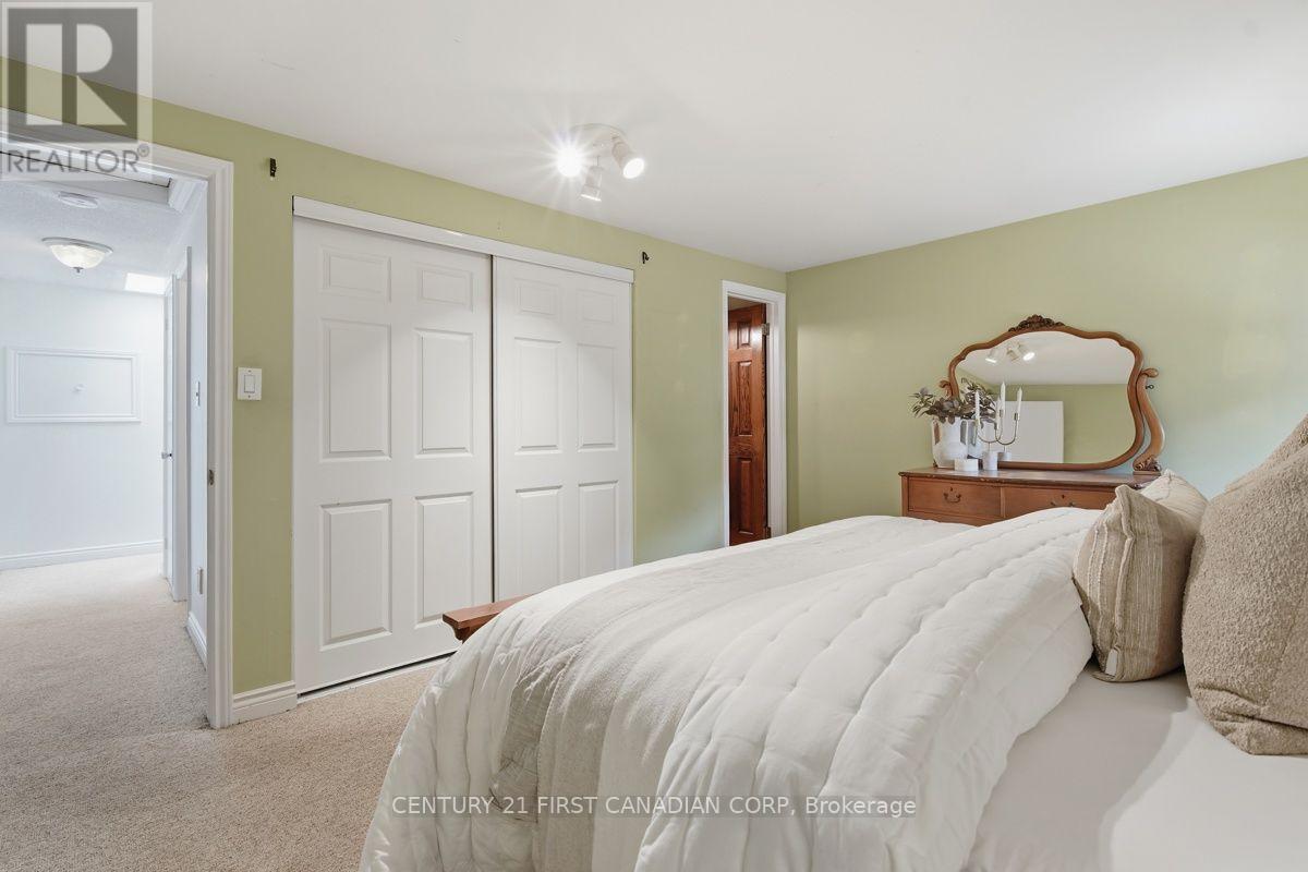 46 SKI VALLEY CRESCENT - 21