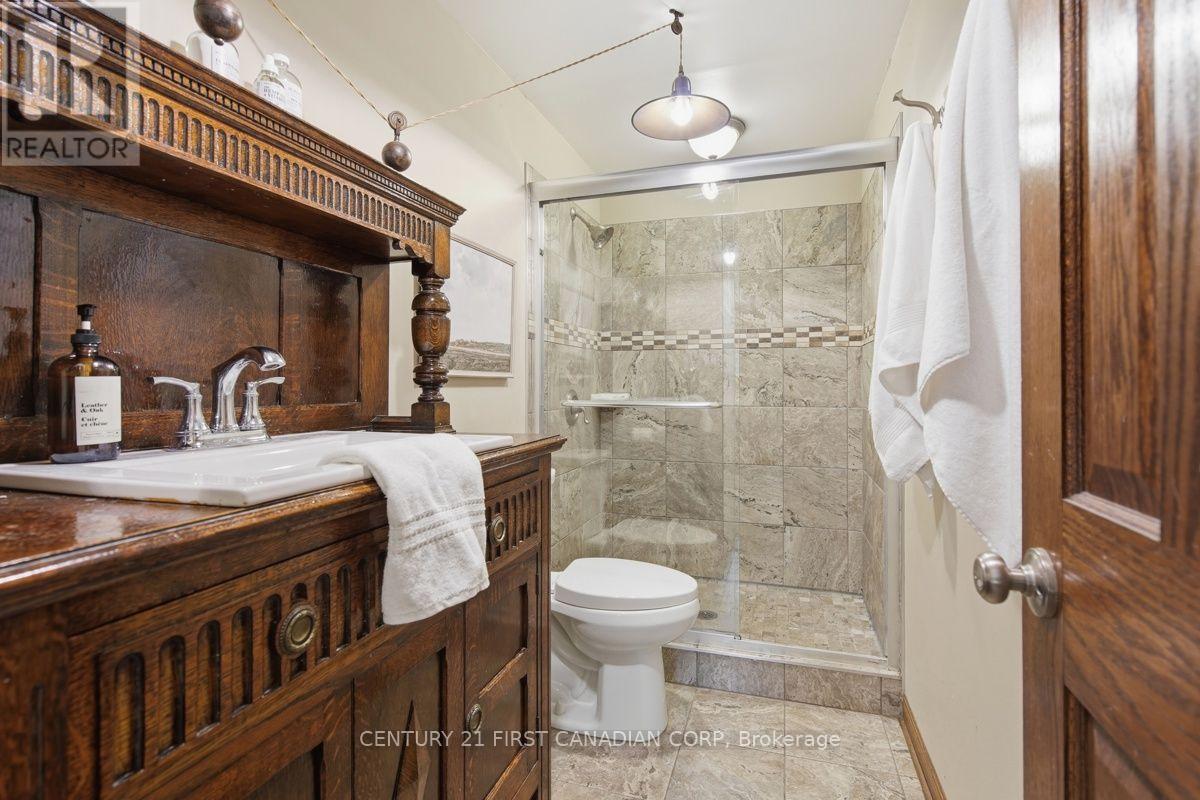 46 SKI VALLEY CRESCENT - 22