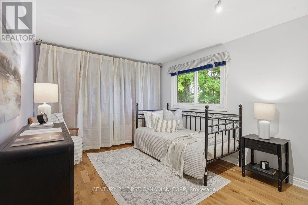 46 SKI VALLEY CRESCENT - 23