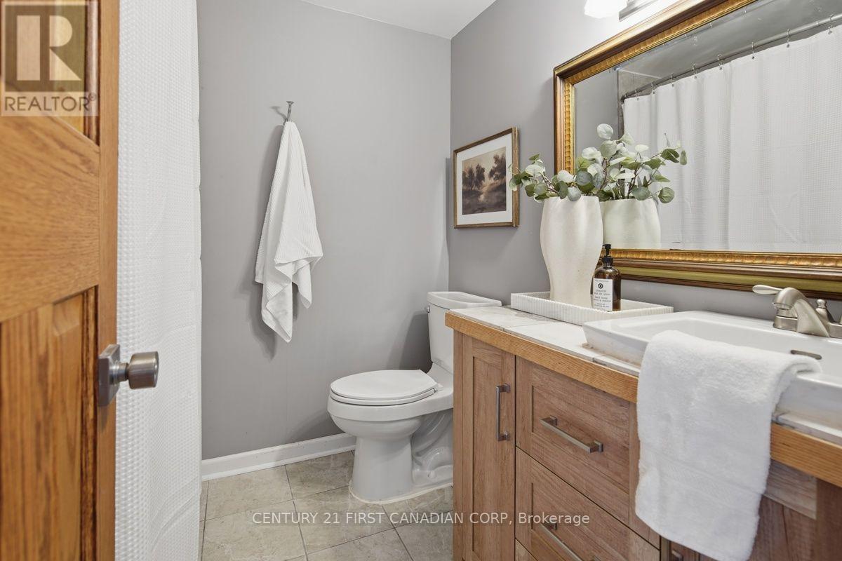 46 SKI VALLEY CRESCENT - 26