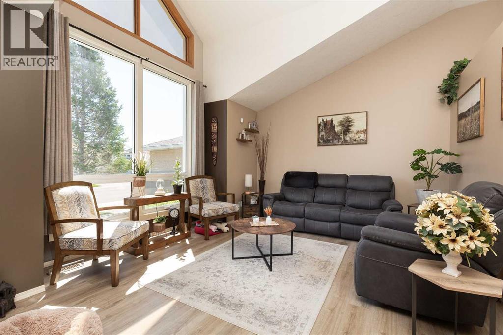 44 Lakhota Road W - 1