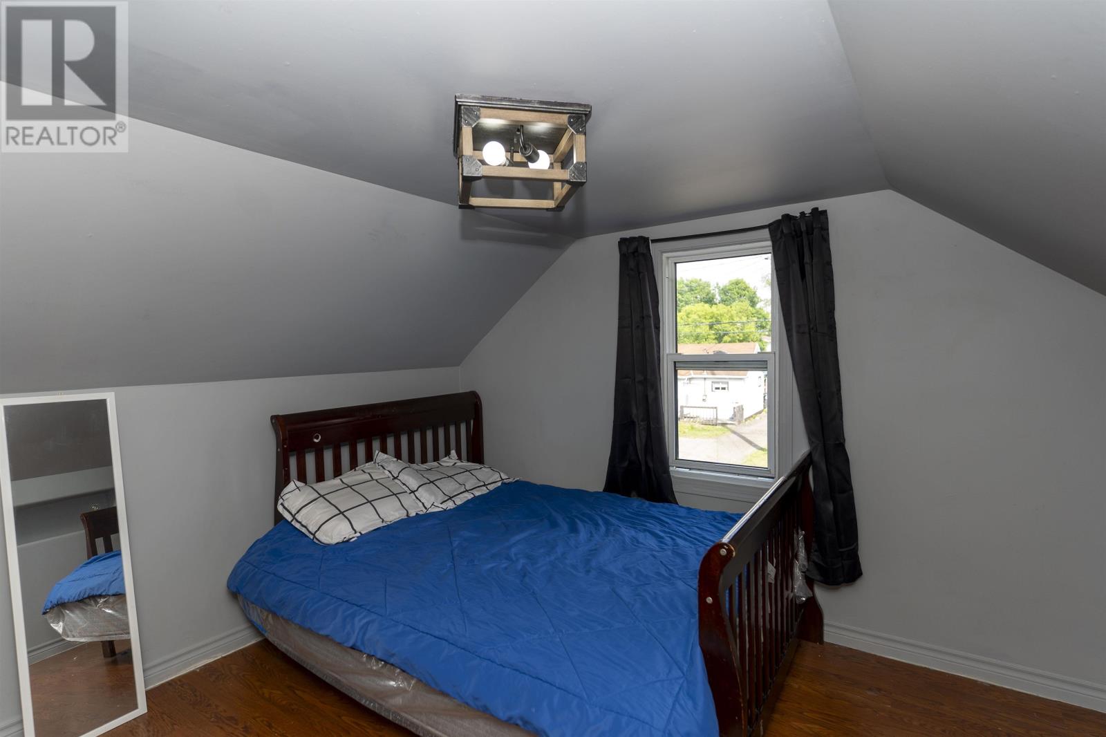 124 Empress AVE S - 16