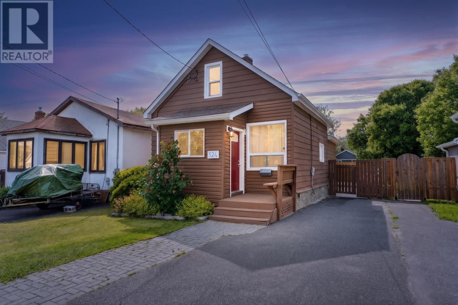124 Empress AVE S - 1