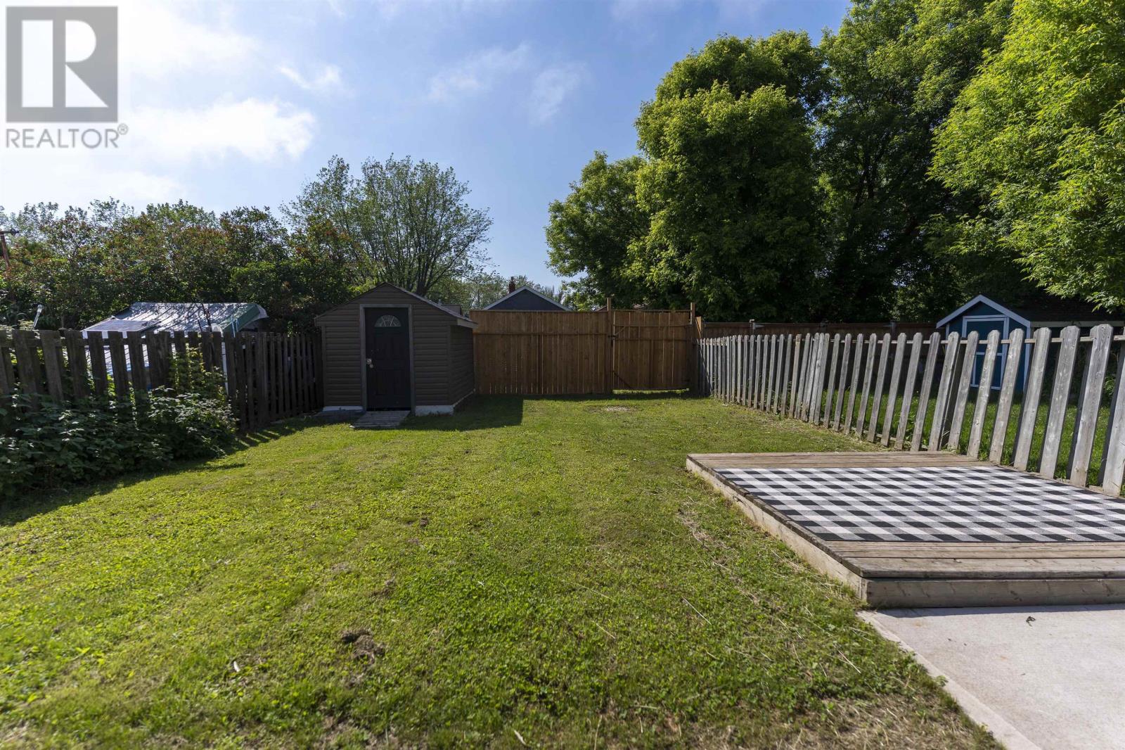 124 Empress AVE S - 25