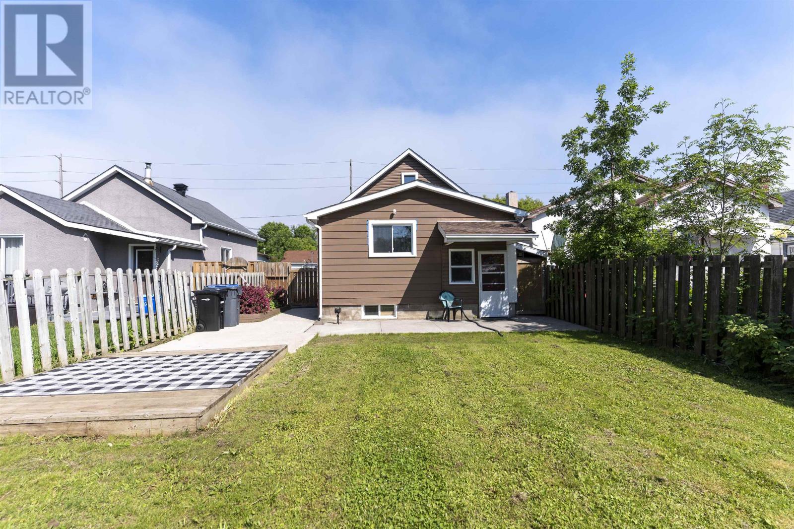 124 Empress AVE S - 2