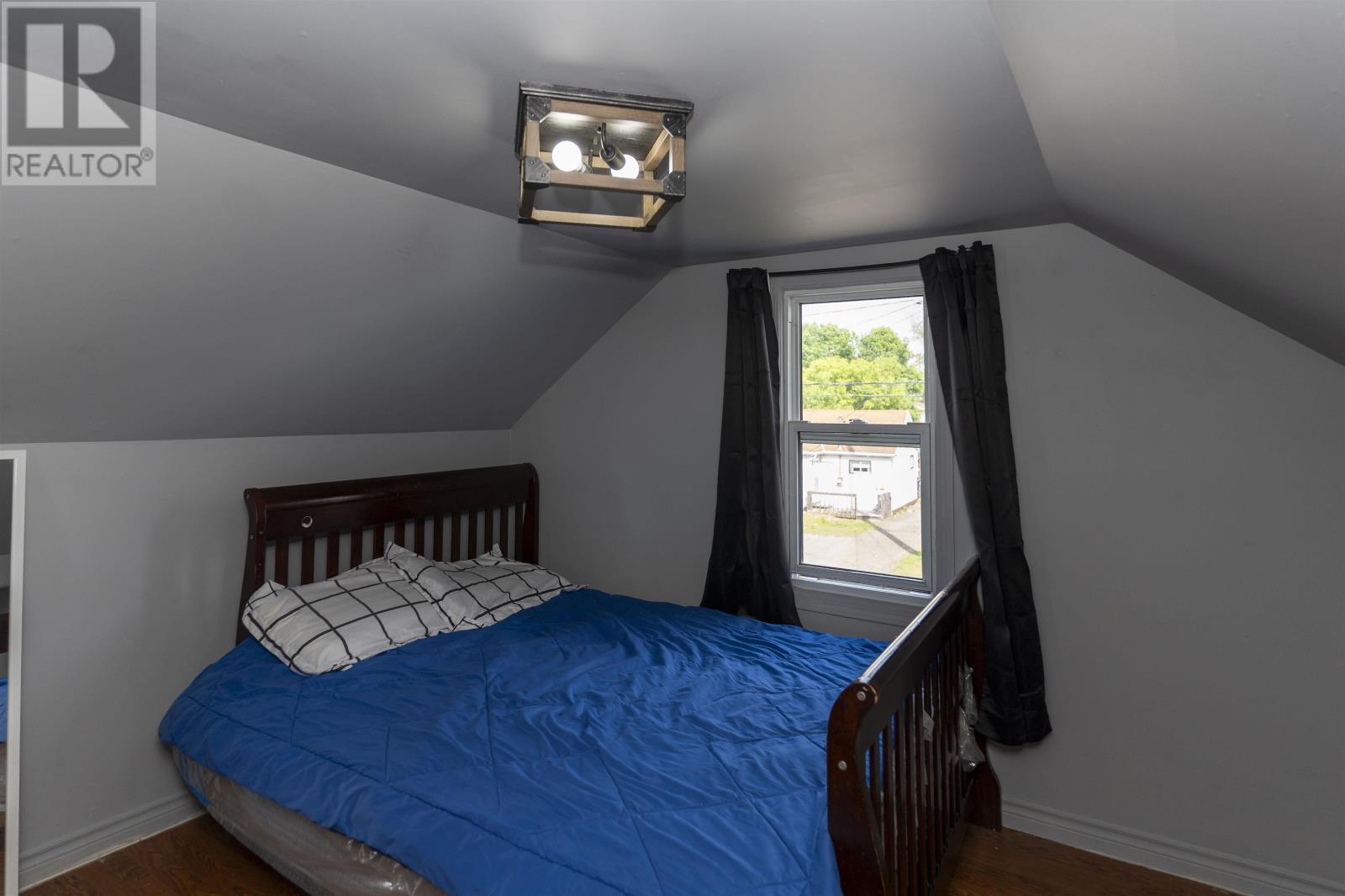 124 Empress AVE S - 15
