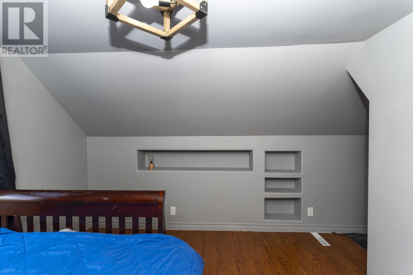 124 Empress AVE S - 18