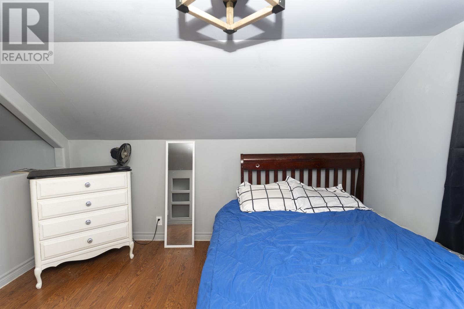 124 Empress AVE S - 17
