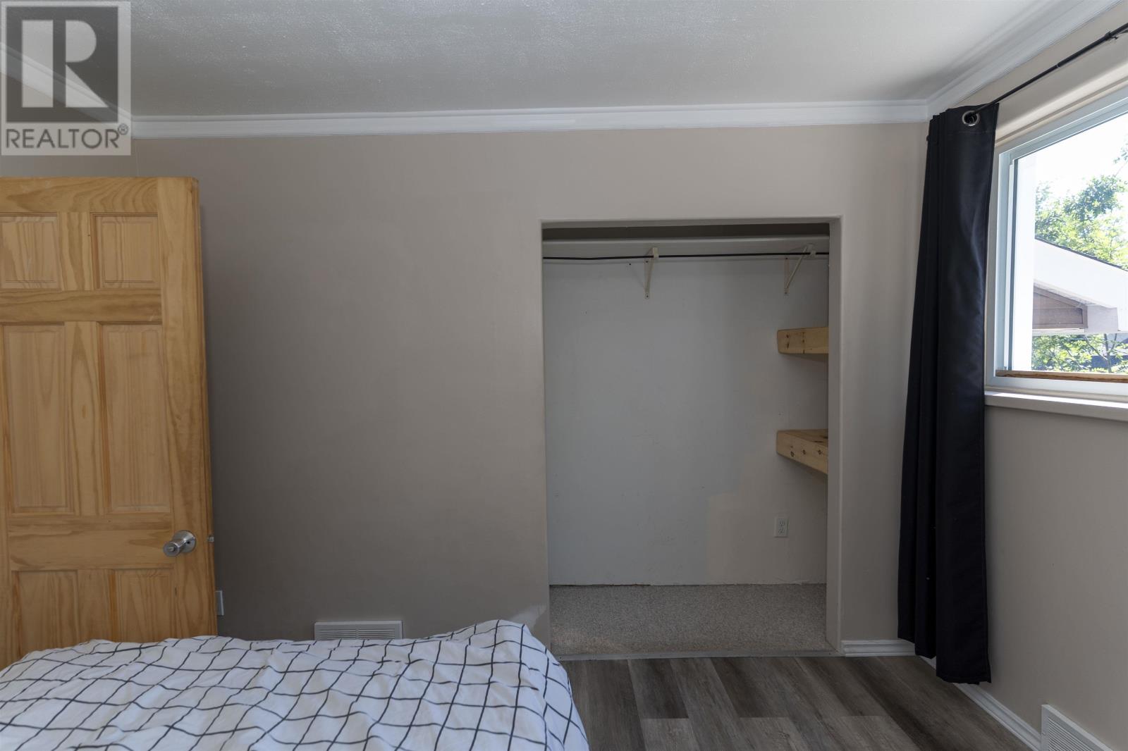 124 Empress AVE S - 14