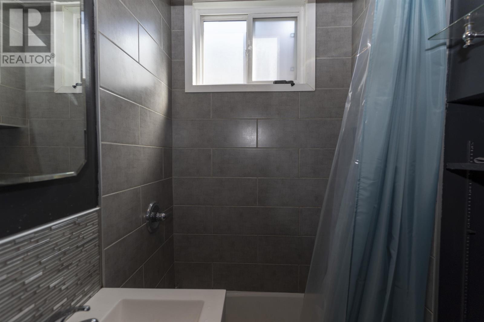 124 Empress AVE S - 12