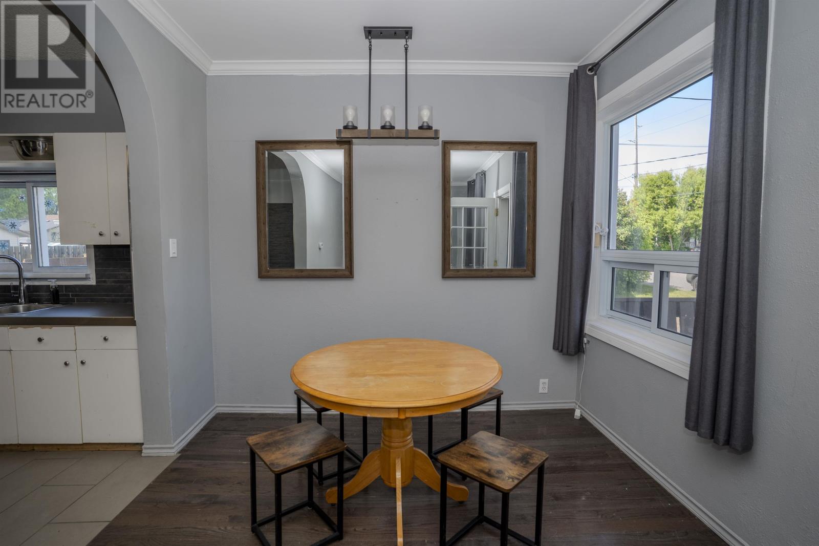 124 Empress AVE S - 6