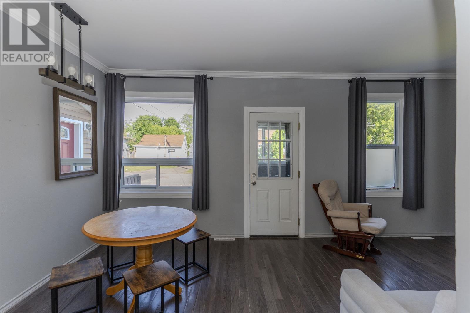 124 Empress AVE S - 5