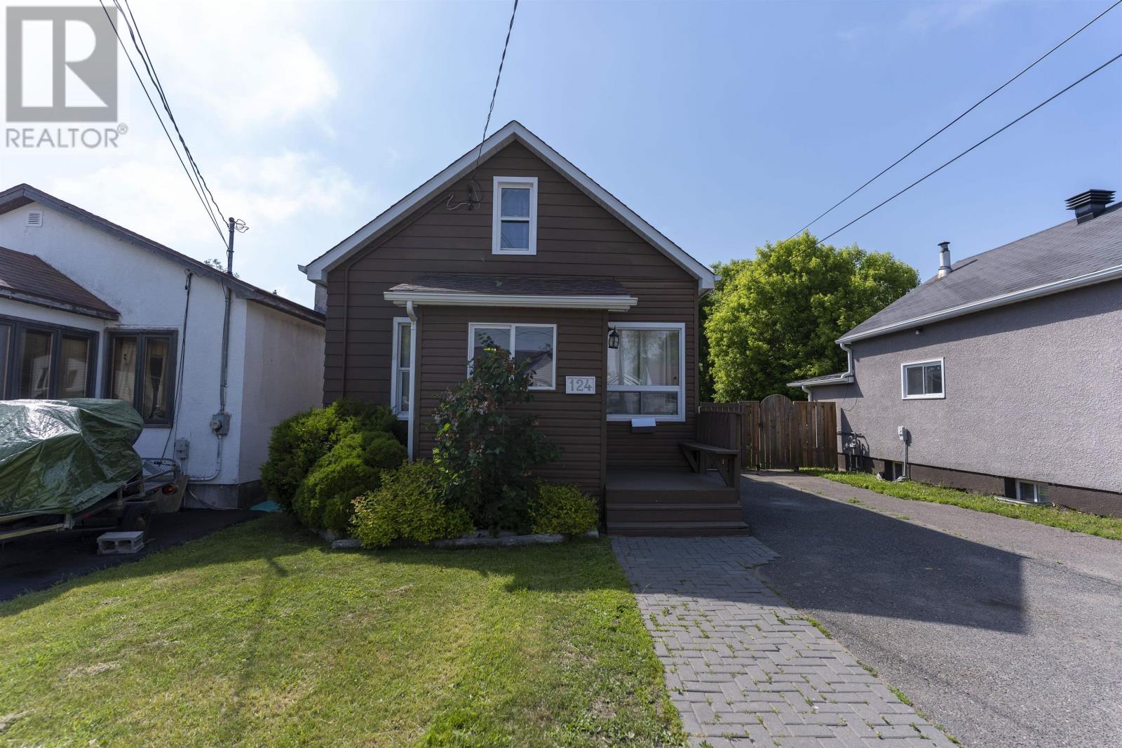 124 Empress AVE S - 28