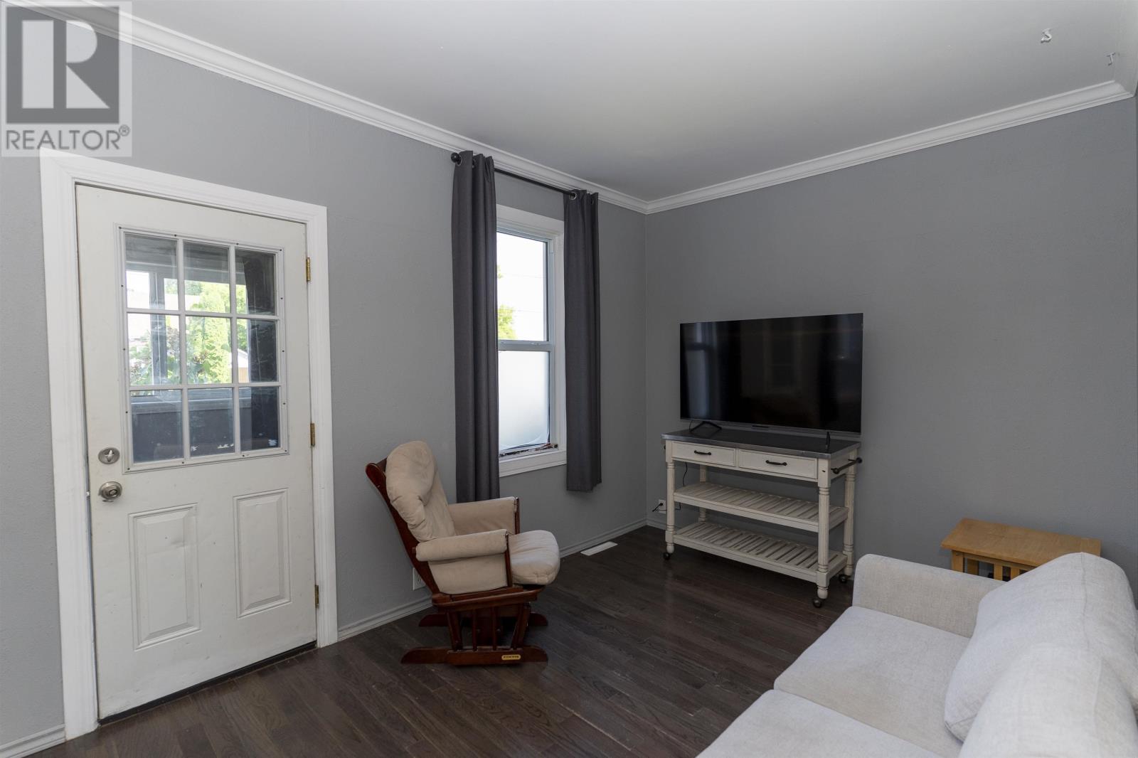 124 Empress AVE S - 4