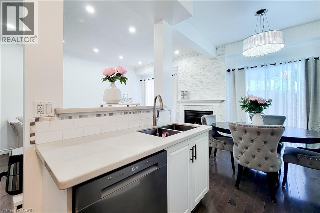 #2 232 STONEHENGE Drive - 18